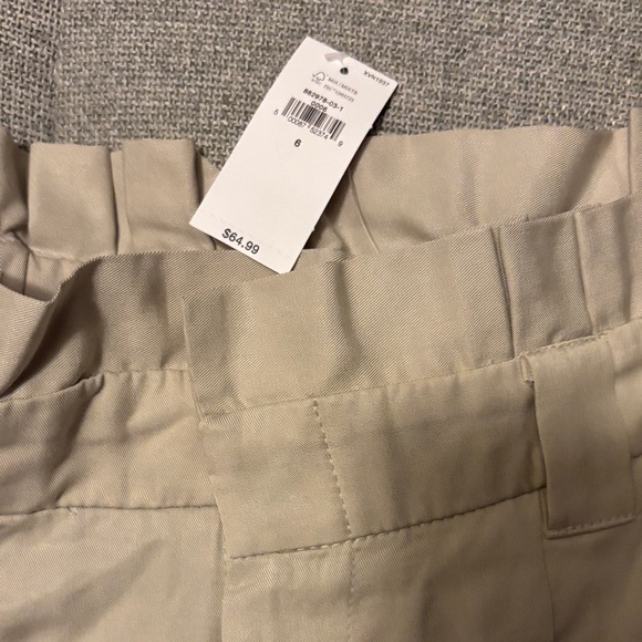 Banana Republic Beige High-Waisted Shorts - Picture 2 of 3